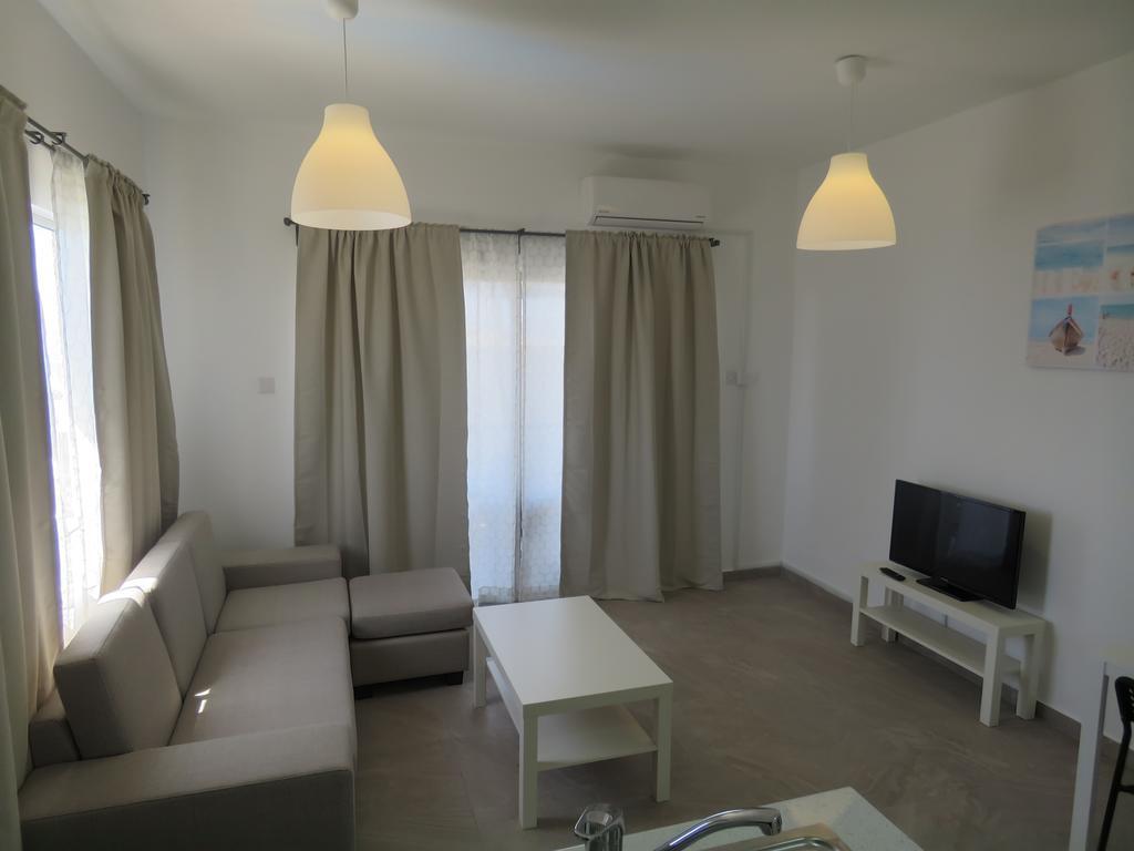 Polyxeni Hotel Apartments 利马索尔 外观 照片