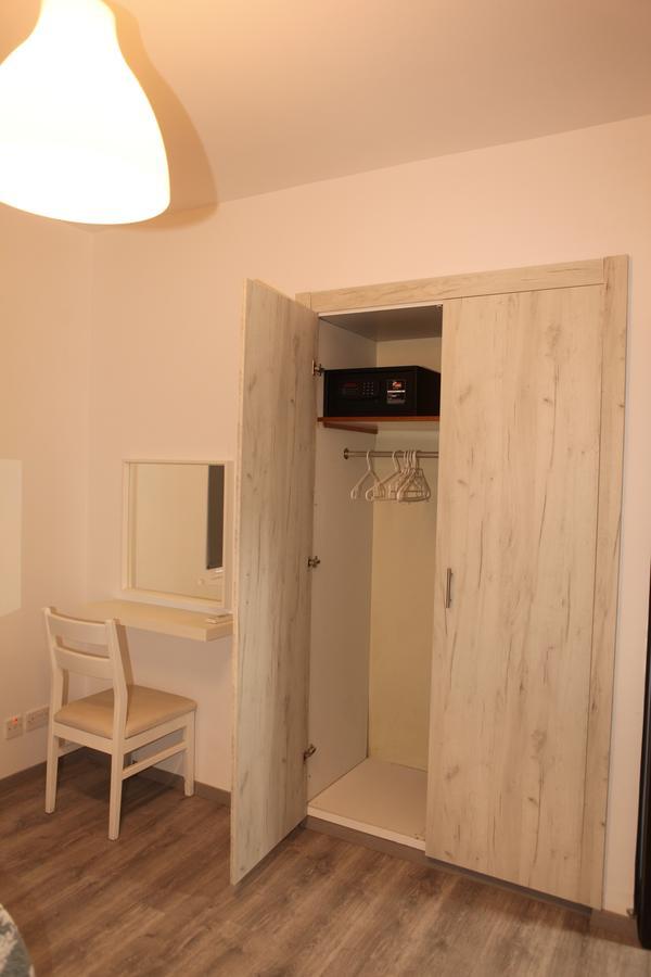Polyxeni Hotel Apartments 利马索尔 外观 照片