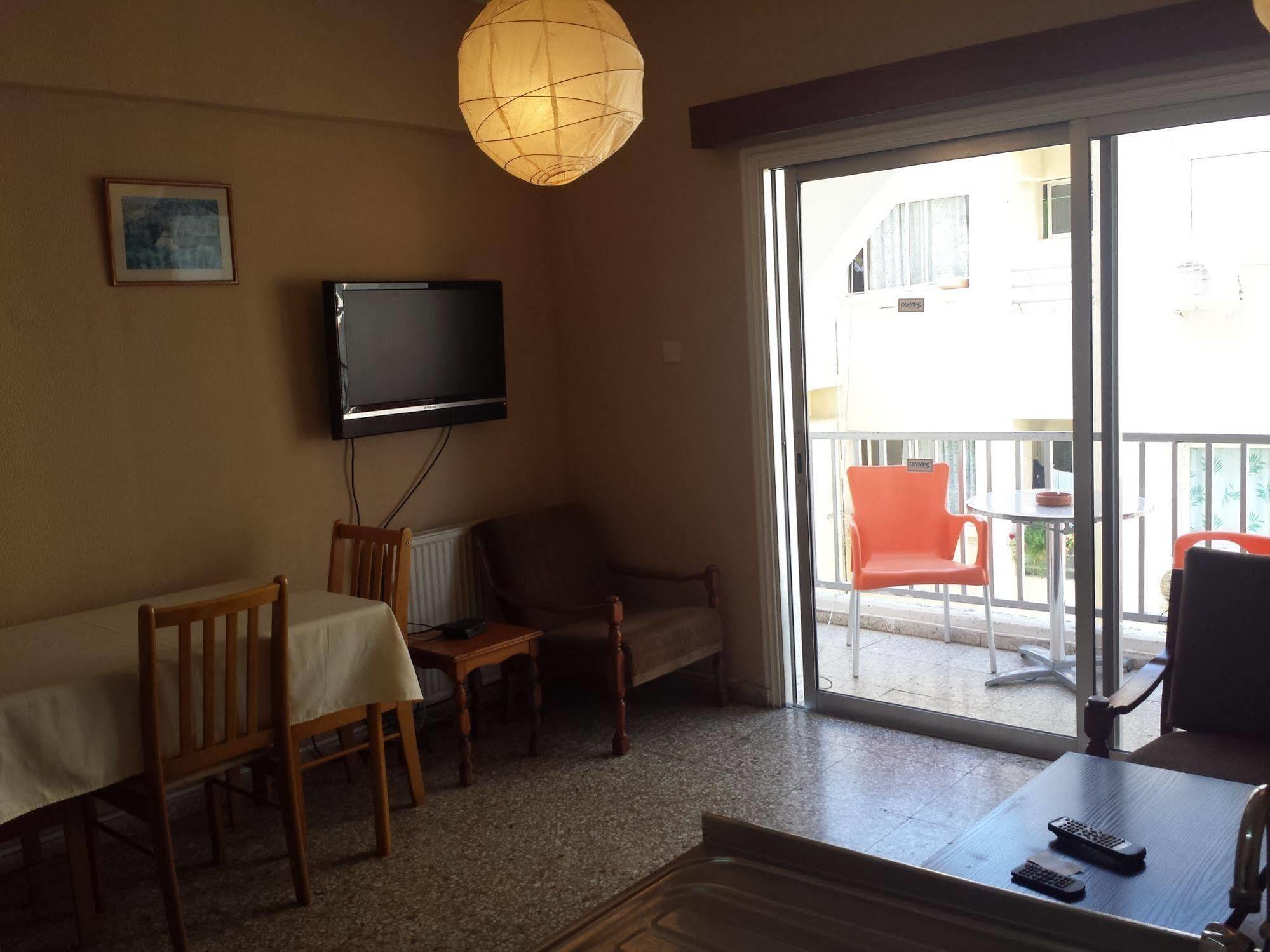 Polyxeni Hotel Apartments 利马索尔 外观 照片