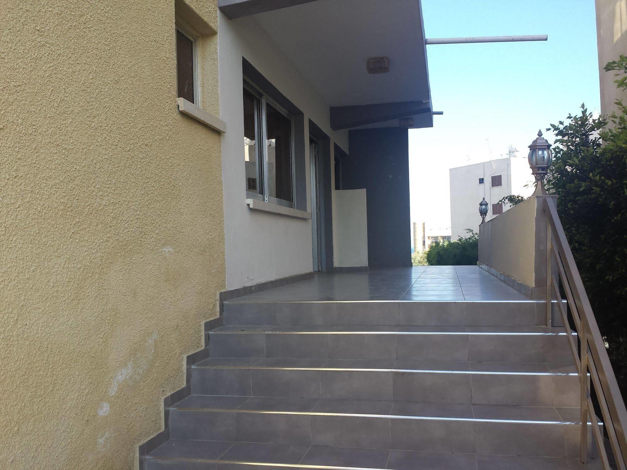 Polyxeni Hotel Apartments 利马索尔 外观 照片