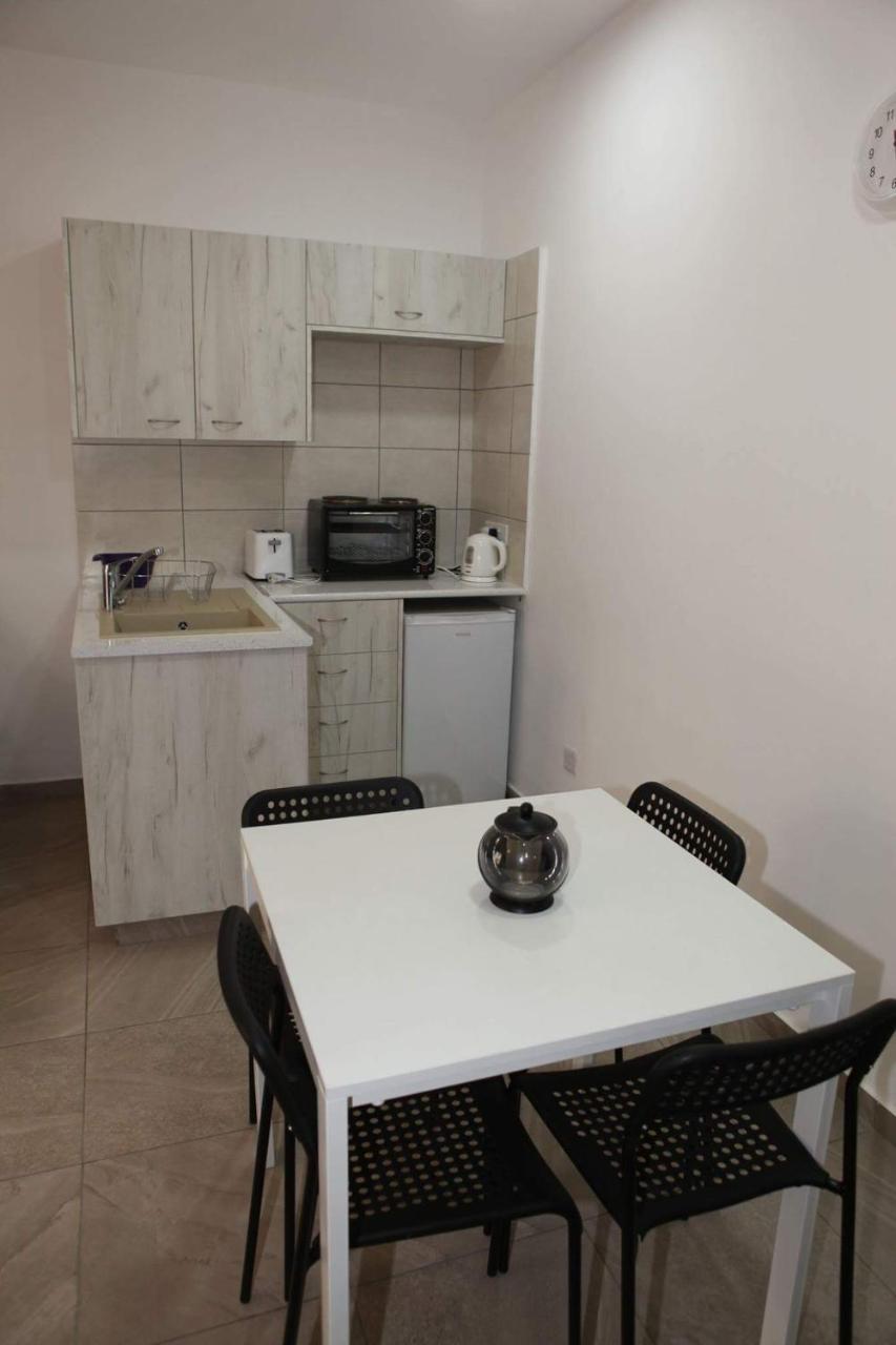 Polyxeni Hotel Apartments 利马索尔 外观 照片