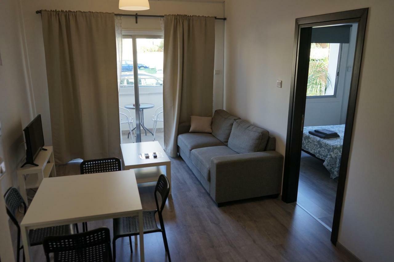 Polyxeni Hotel Apartments 利马索尔 外观 照片